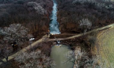 An oil spill.. threatens life in the US state of Kansas