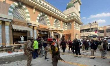 200 killed and wounded in the bombing of a mosque in Pakistan