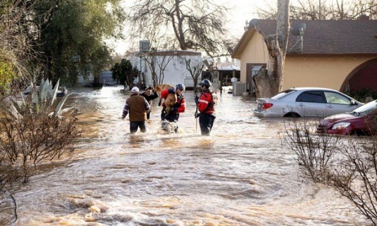 Disasters hit America.. 17 people were killed and all flights stopped