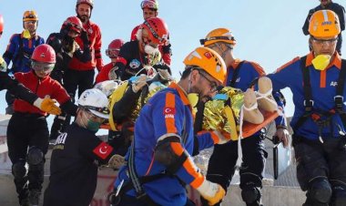 After 33,000 people killed in the Arzinjan earthquake.. Injury and death 2,800 people today in Turkey