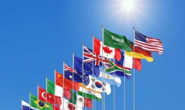 Possible scenarios about the future of world economies