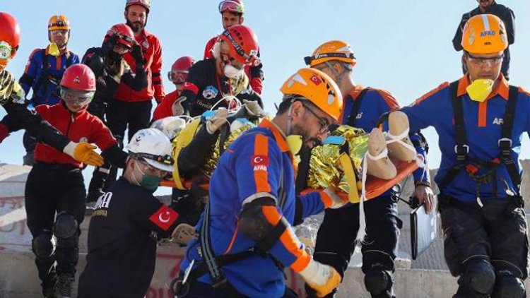 After 33,000 people killed in the Arzinjan earthquake.. Injury and death 2,800 people today in Turkey