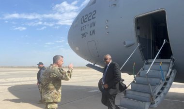 Why US defense secretary visited Iraq?