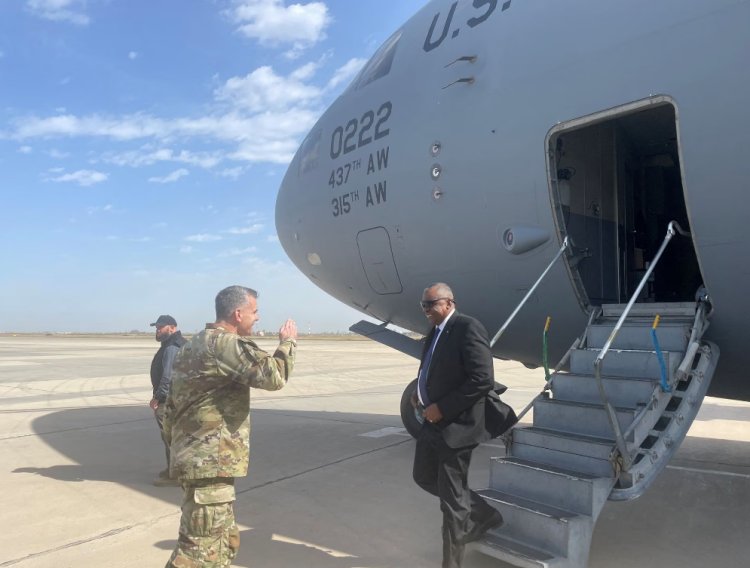 Why US defense secretary visited Iraq?