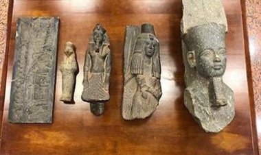 Ministry of Tourism and Antiquities receives four artifacts from Italy