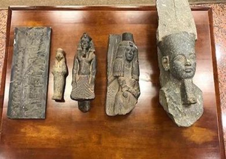 Ministry of Tourism and Antiquities receives four artifacts from Italy