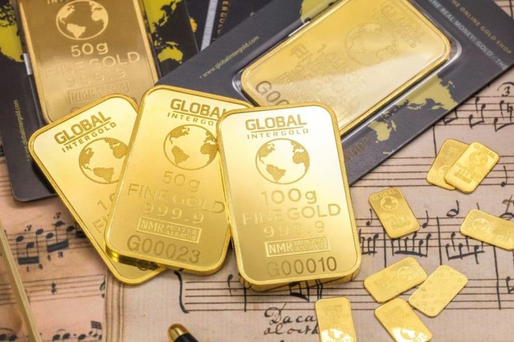 200 million pounds.. The gold investment fund collected them from 32,000 investors