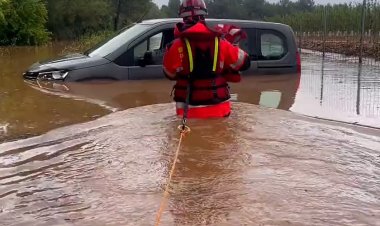 Flood waters flow into a metro in Spain.. and the number of victims rises to 3 people