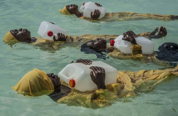 Zanzibari schoolgirls enjoy swimming